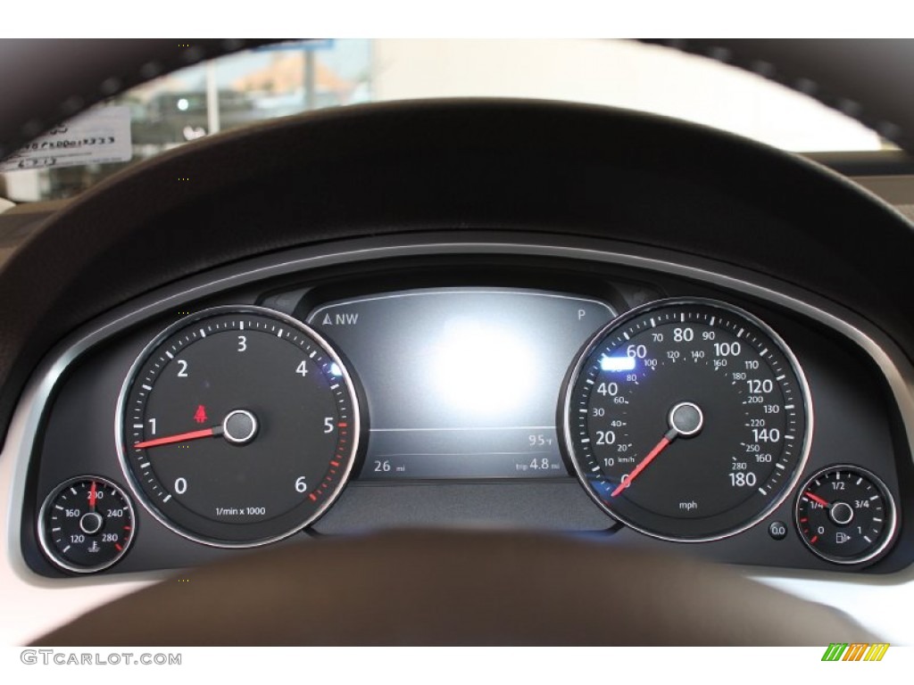 2013 Touareg TDI Executive 4XMotion - Pure White / Saddle Brown photo #38