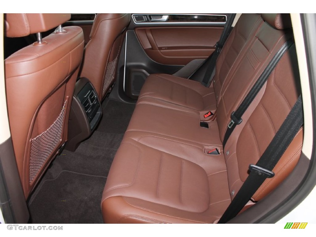 2013 Volkswagen Touareg TDI Executive 4XMotion Rear Seat Photos