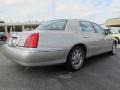 2001 Light Parchment Gold Metallic Lincoln Town Car Signature  photo #3