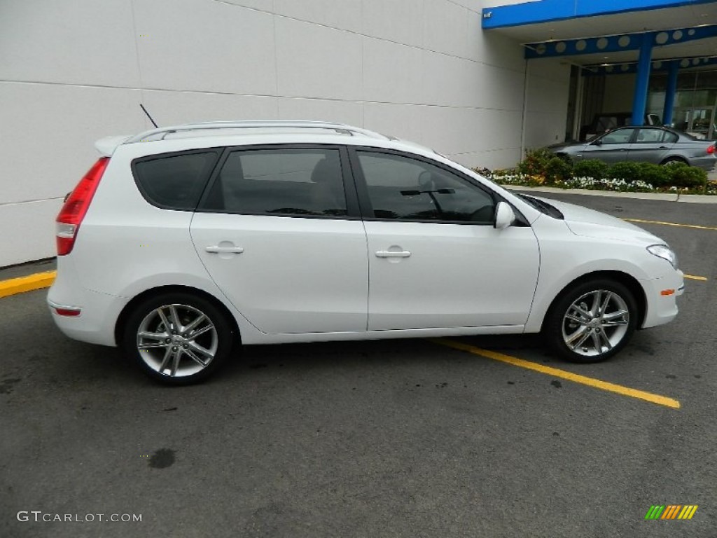 2011 Elantra Touring SE - Polar White / Beige photo #7