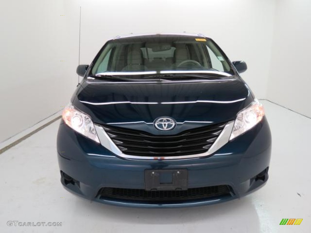 2011 Sienna LE - South Pacific Blue Pearl / Bisque photo #2