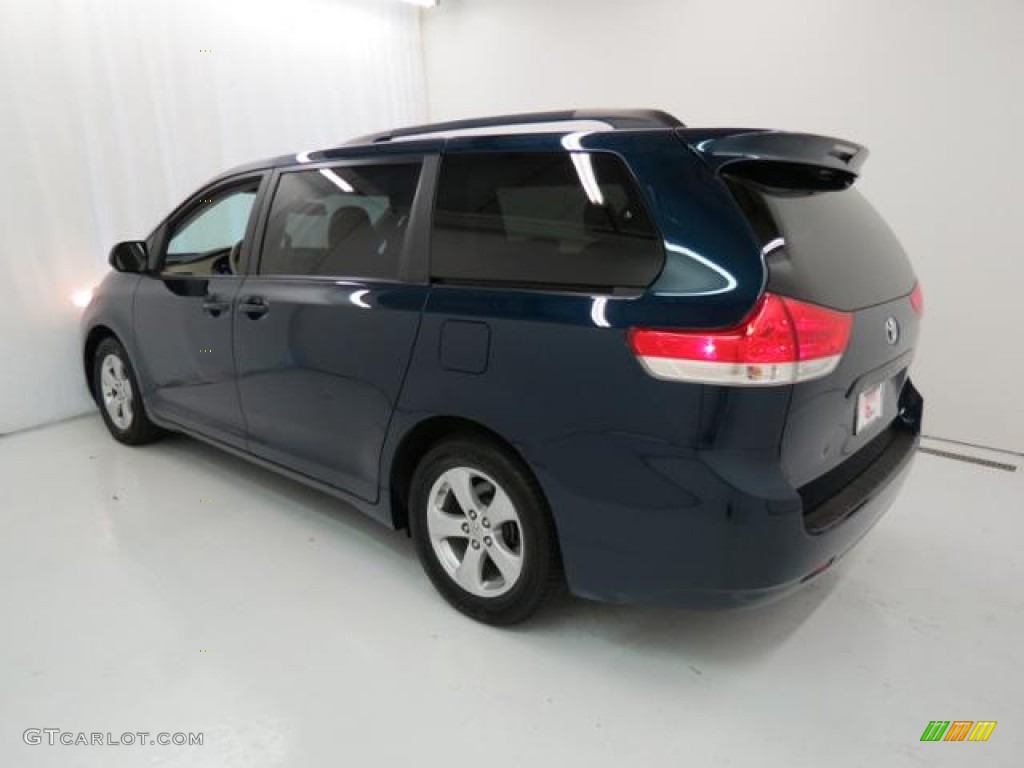2011 Sienna LE - South Pacific Blue Pearl / Bisque photo #29