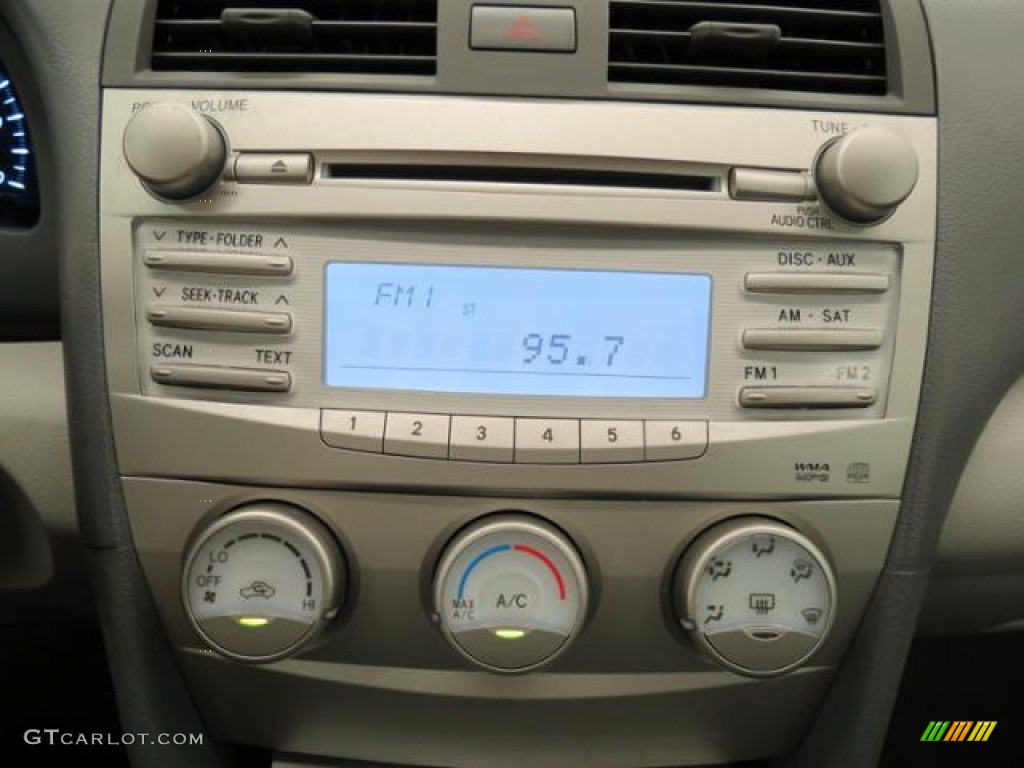 2010 Toyota Camry LE Audio System Photo #82222948