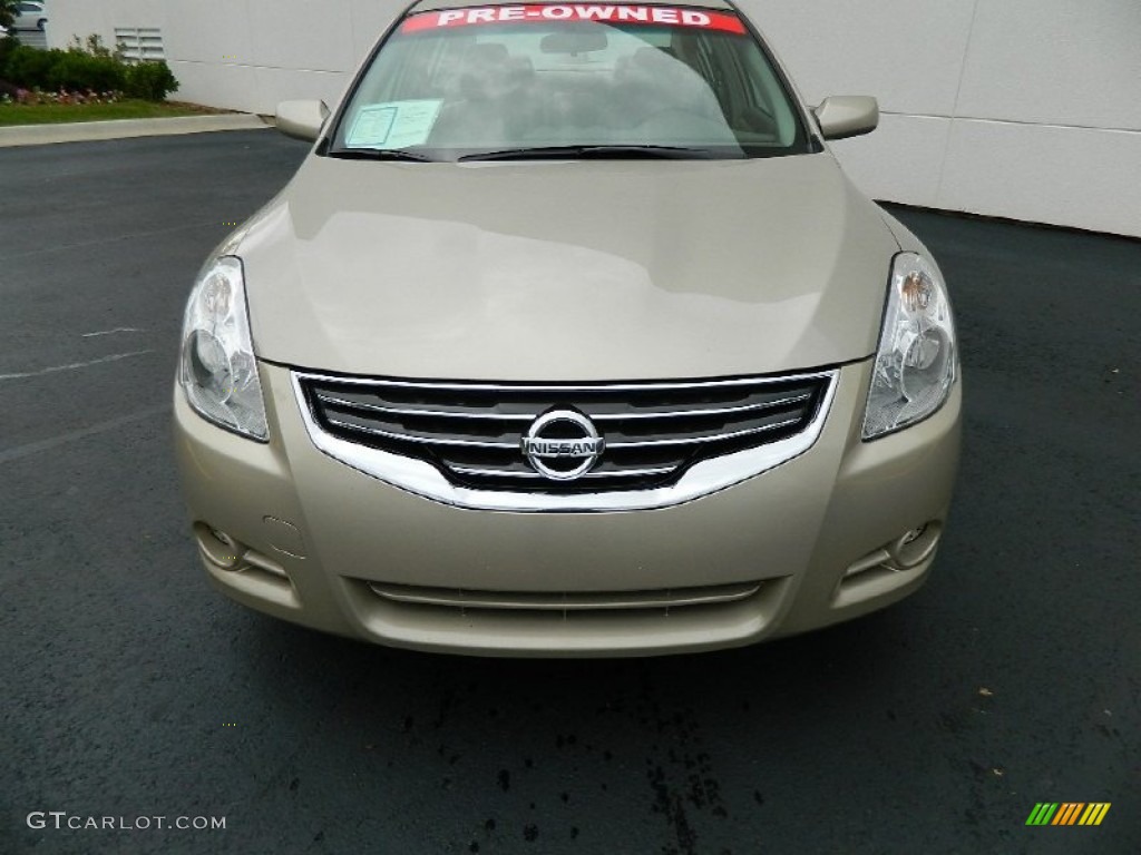 2010 Altima 2.5 S - Sonoran Sand / Blond photo #2