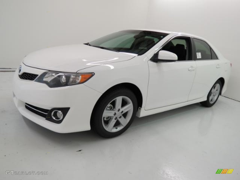 2013 Camry SE - Super White / Black photo #3
