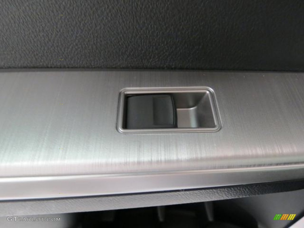 2013 Camry SE - Super White / Black photo #6