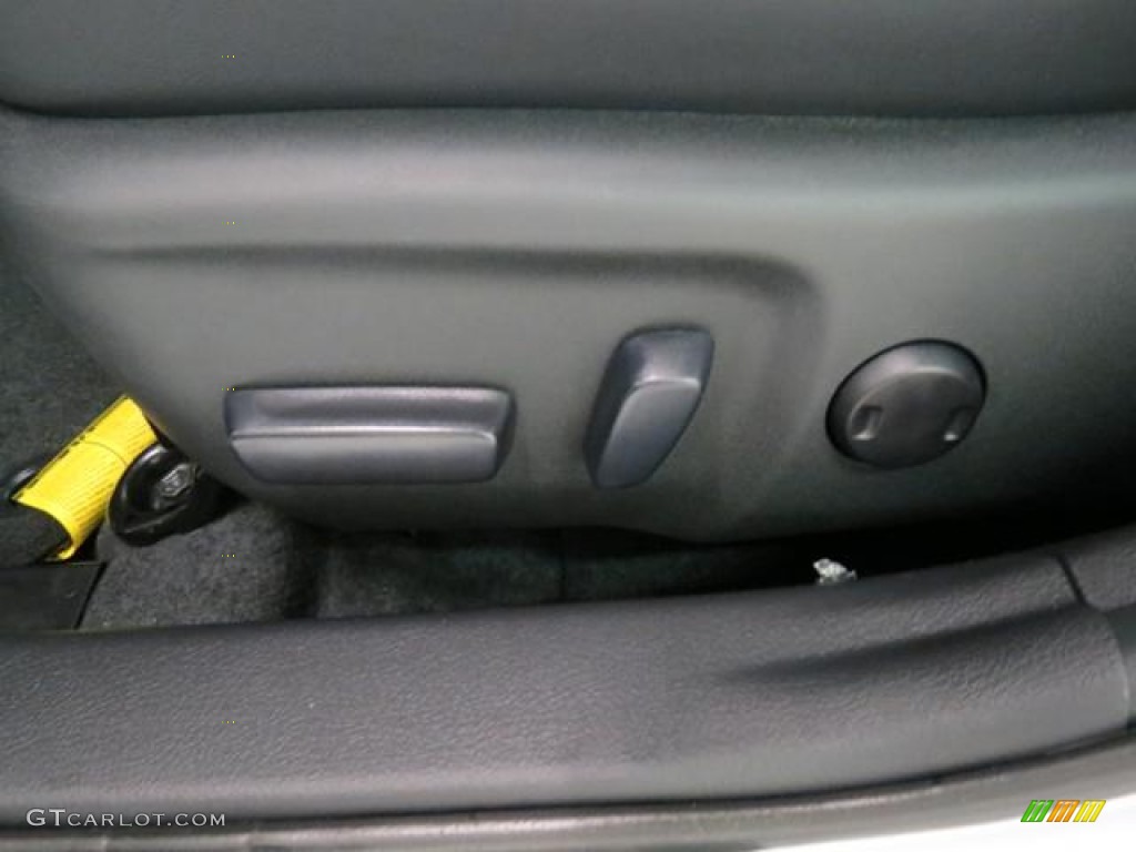 2013 Camry SE - Super White / Black photo #8