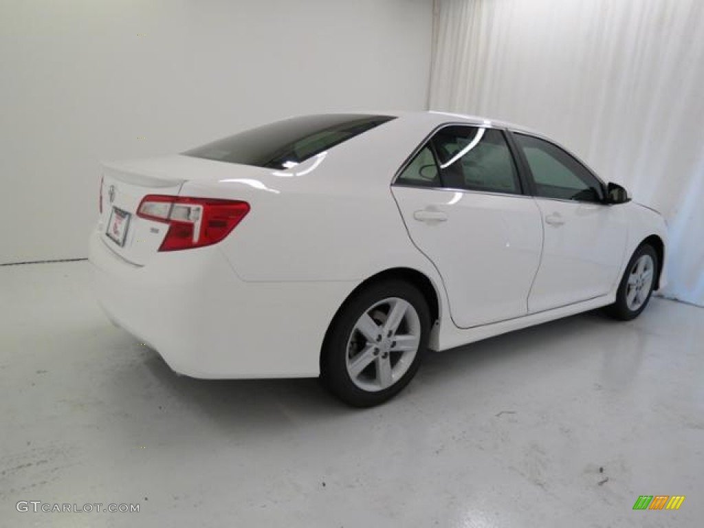 2013 Camry SE - Super White / Black photo #14
