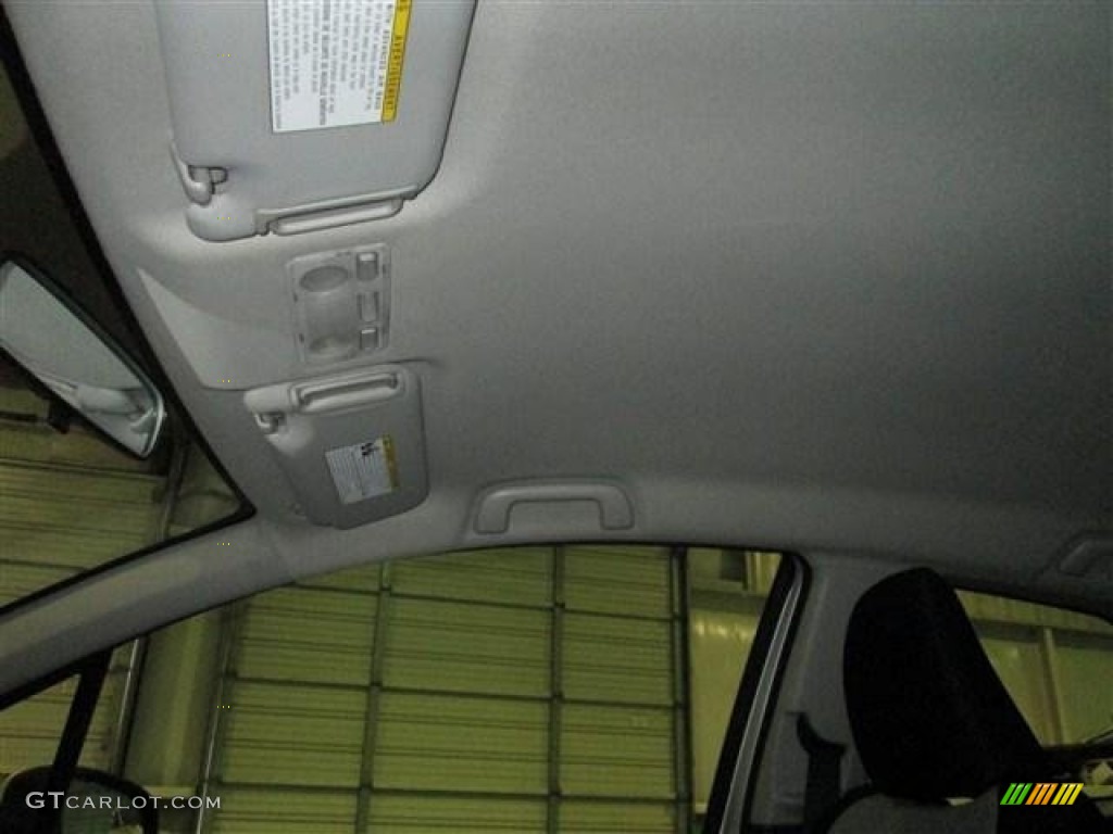 2012 Yaris L 3 Door - Classic Silver Metallic / Ash Gray photo #15