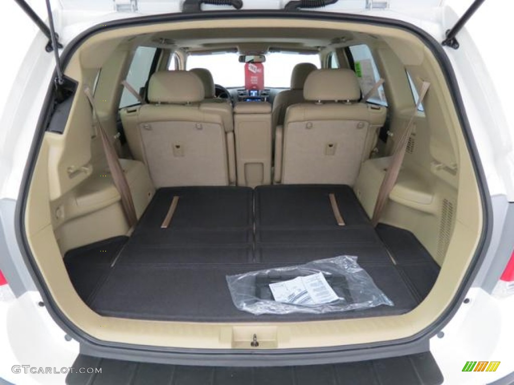 2013 Toyota Highlander SE Trunk Photos