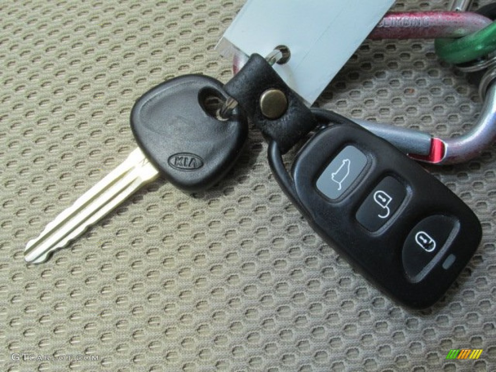 2007 Kia Rondo EX V6 Keys Photos