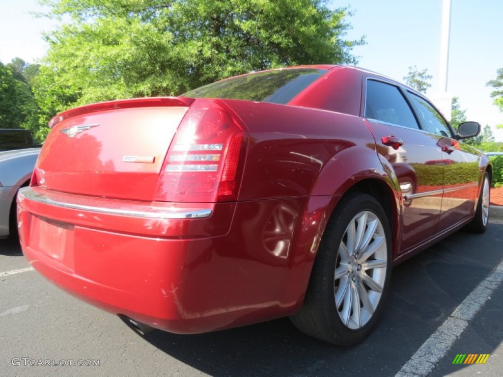 2007 300 C HEMI - Inferno Red Crystal Pearlcoat / Dark Slate Gray/Light Graystone photo #3