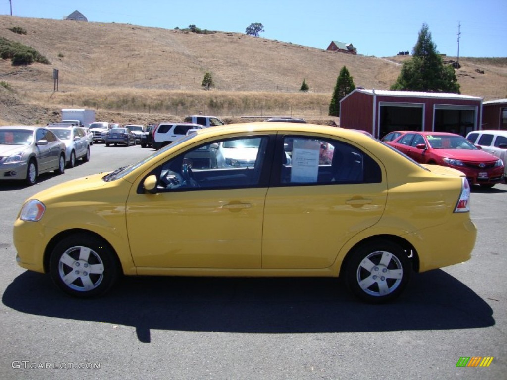 2010 Aveo LT Sedan - Summer Yellow / Charcoal photo #4