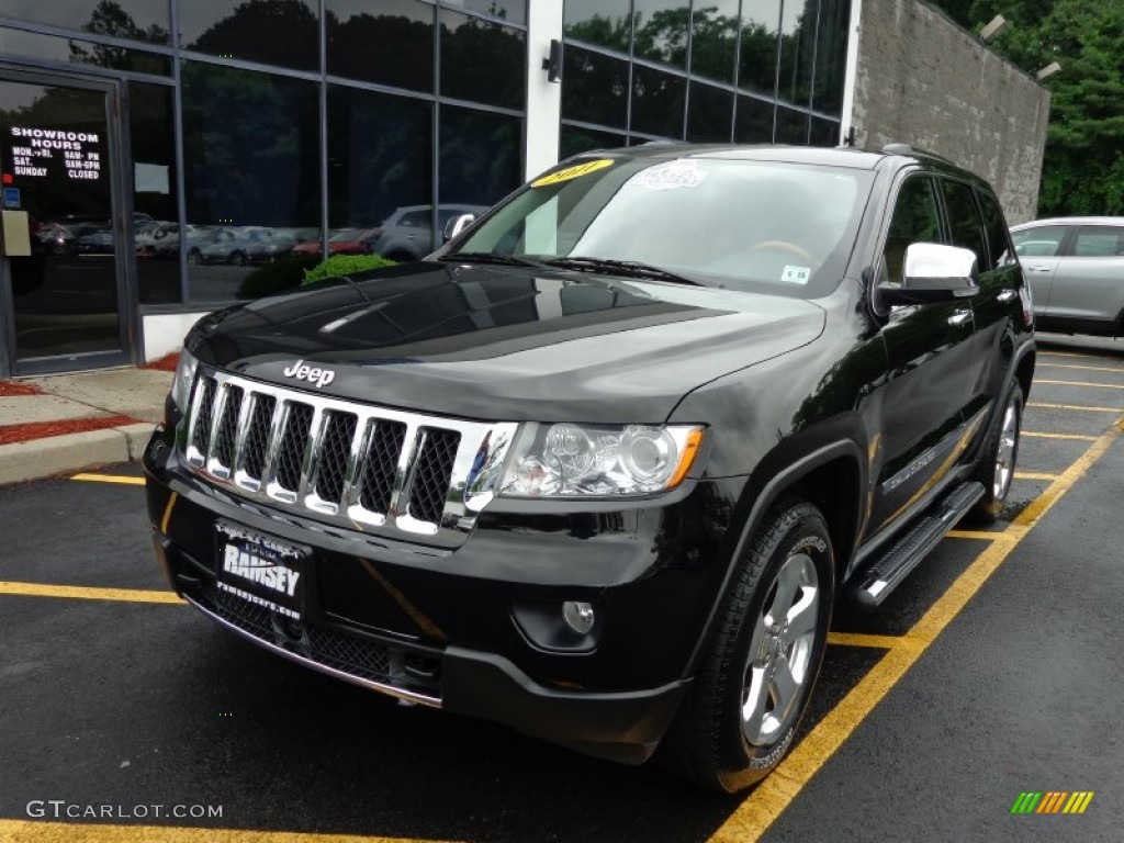 2011 Grand Cherokee Overland 4x4 - Brilliant Black Crystal Pearl / New Saddle/Black photo #1