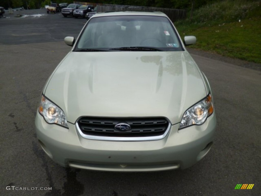 2006 Outback 2.5i Limited Sedan - Champagne Gold Opalescent / Taupe photo #2