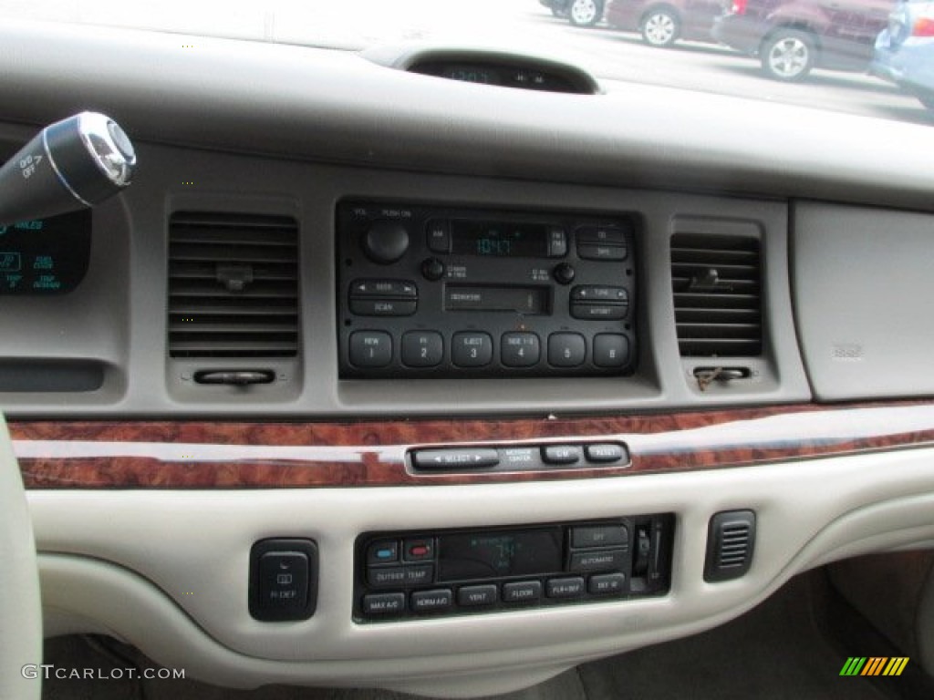 1997 Town Car Executive - Light Cypress Metallic / Beige photo #14