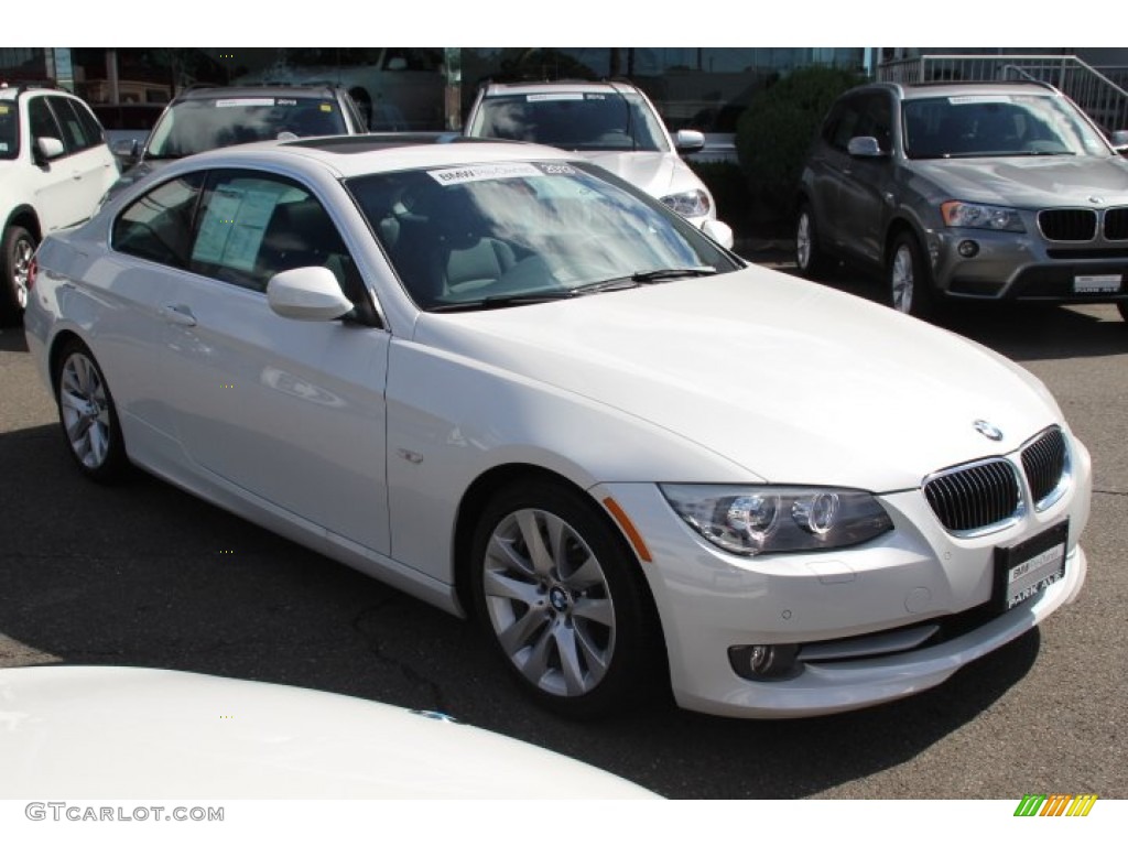 2013 3 Series 328i Coupe - Mineral White Metallic / Black photo #3