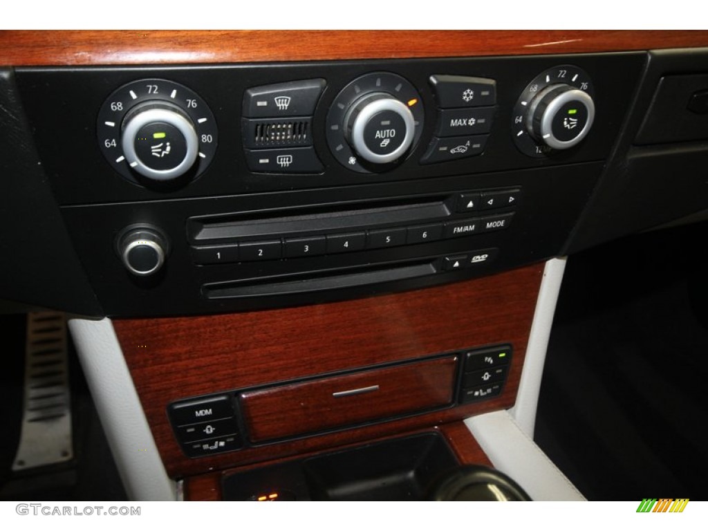 2008 BMW M5 Sedan Controls Photo #82245382