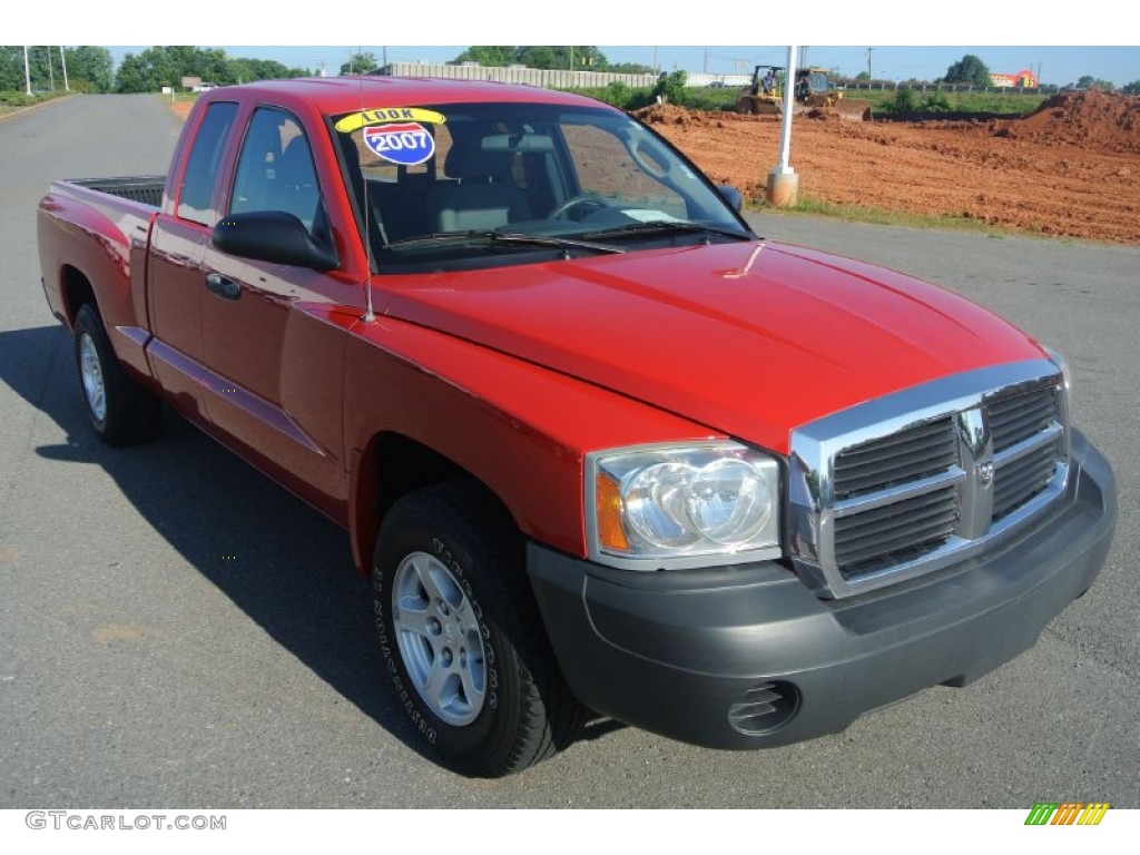 2007 Dakota ST Club Cab - Flame Red / Medium Slate Gray photo #1