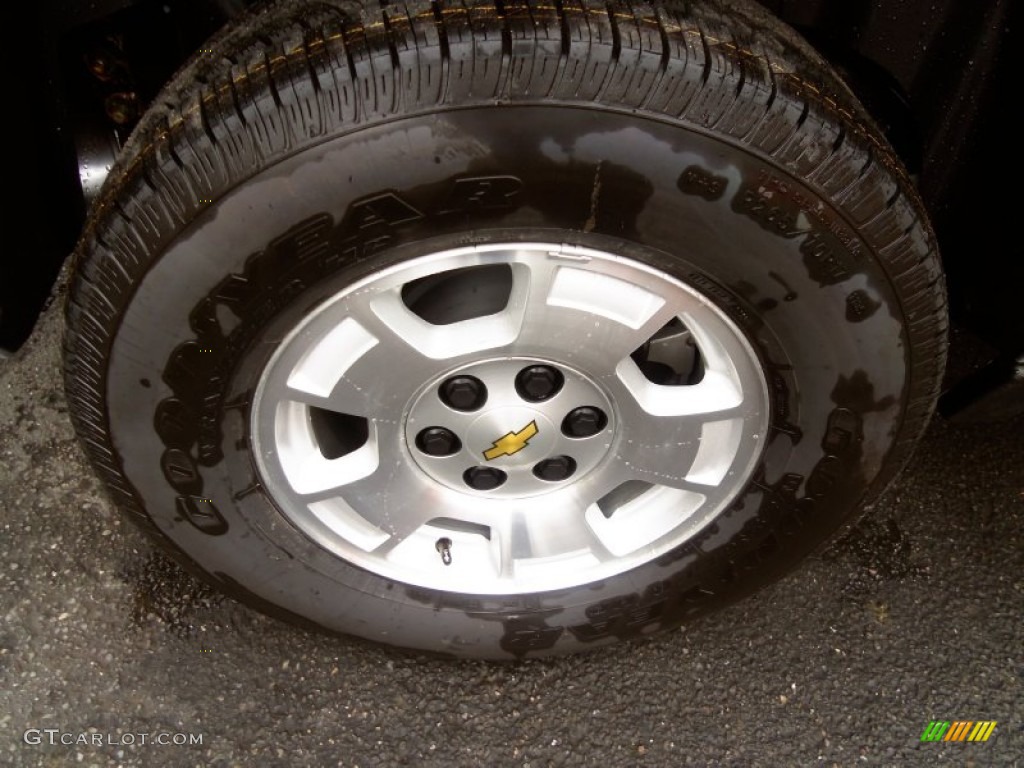 2013 Chevrolet Suburban LS 4x4 Wheel Photos