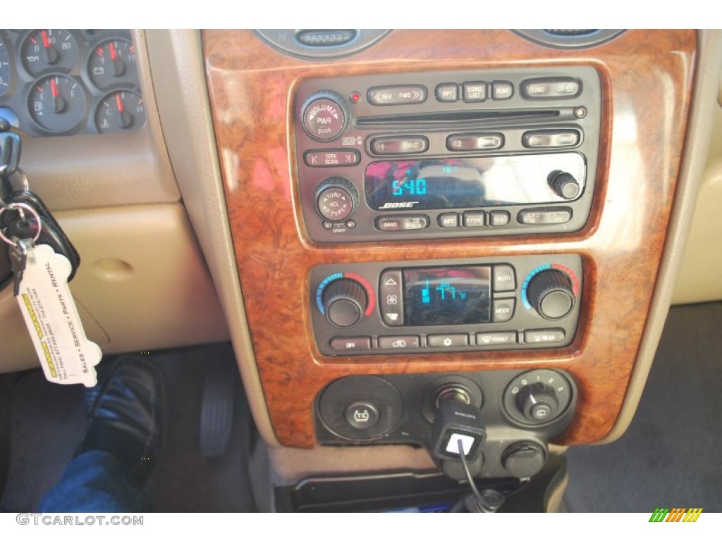 2004 Isuzu Ascender Luxury Controls Photo #82252704