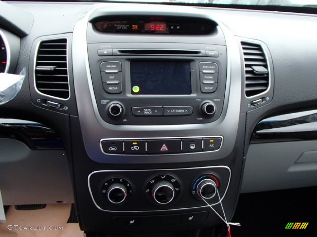 2014 Kia Sorento LX AWD Controls Photo #82253055