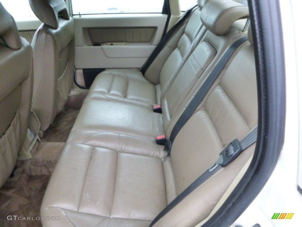 1994 Volvo 850 GLT Sedan Rear Seat Photos