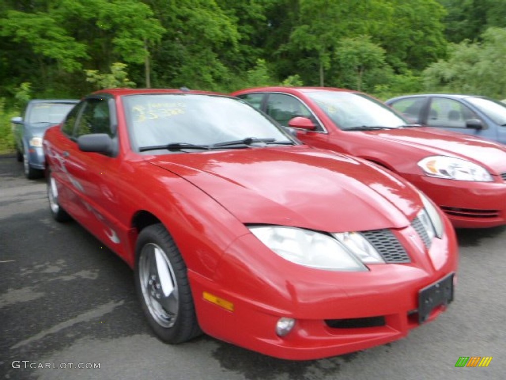 2004 Sunfire Coupe - Victory Red / Graphite photo #1