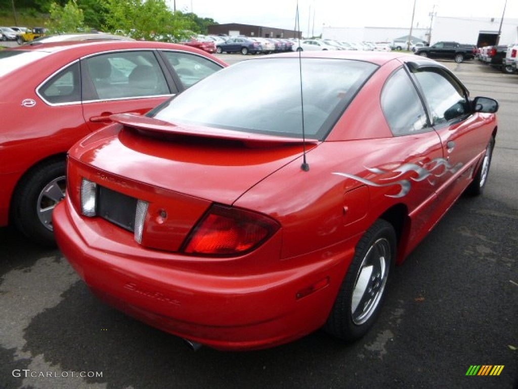 2004 Sunfire Coupe - Victory Red / Graphite photo #2