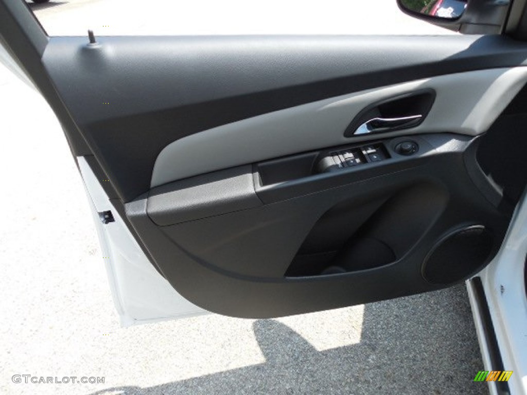 2013 Cruze LS - Summit White / Jet Black/Medium Titanium photo #11