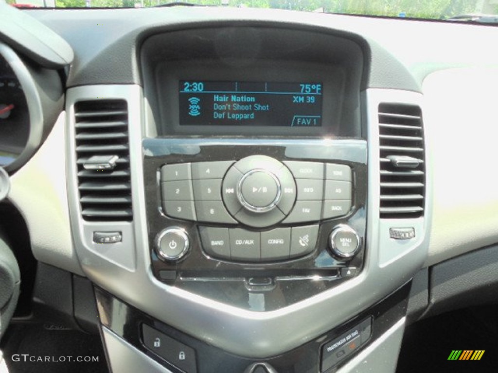 2013 Cruze LS - Summit White / Jet Black/Medium Titanium photo #15
