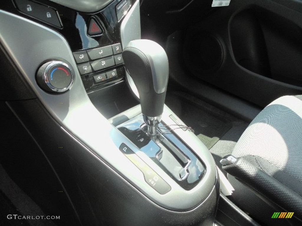 2013 Cruze LS - Summit White / Jet Black/Medium Titanium photo #16
