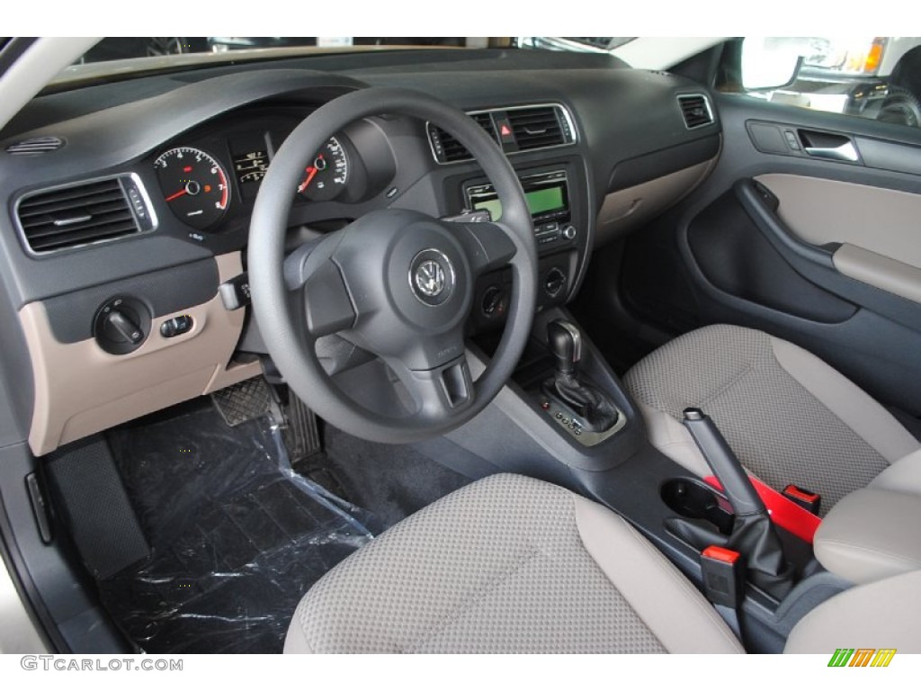 2013 Jetta S Sedan - Moonrock Silver Metallic / Latte Macchiato photo #11