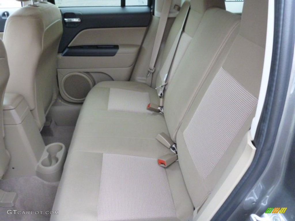 2014 Jeep Patriot Sport 4x4 Rear Seat Photo #82280355