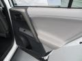 Super White - RAV4 XLE Photo No. 18