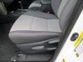 Super White - RAV4 XLE Photo No. 23