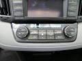 Super White - RAV4 XLE Photo No. 28