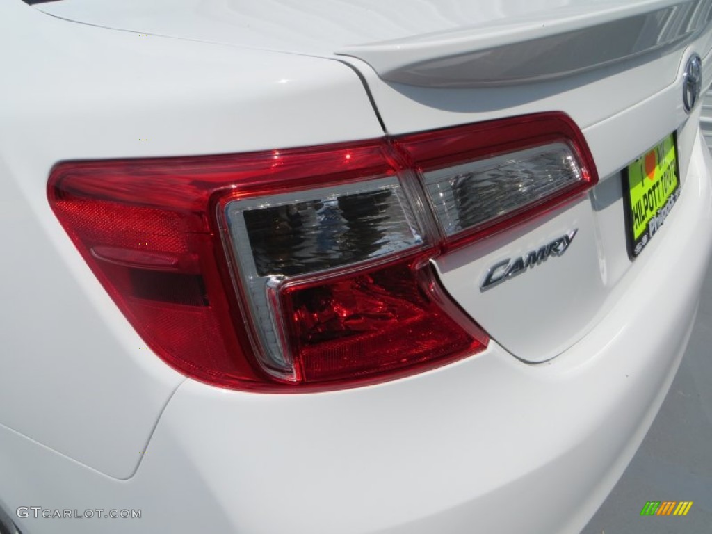 2013 Camry SE - Super White / Black photo #11