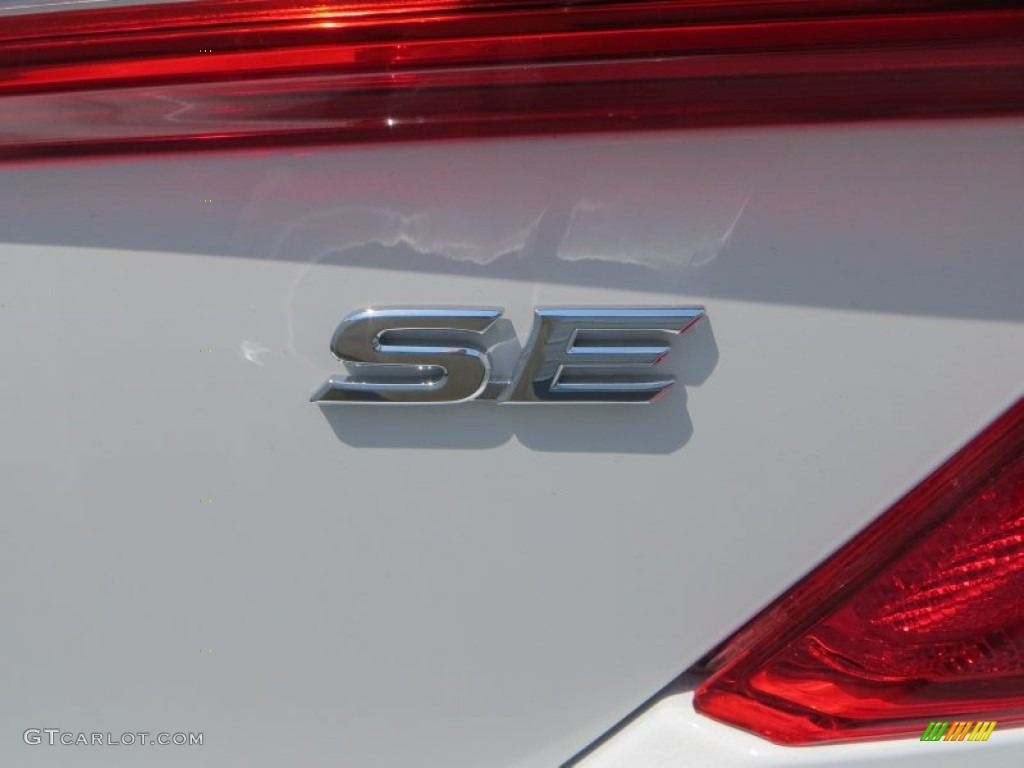 2013 Camry SE - Super White / Black photo #13