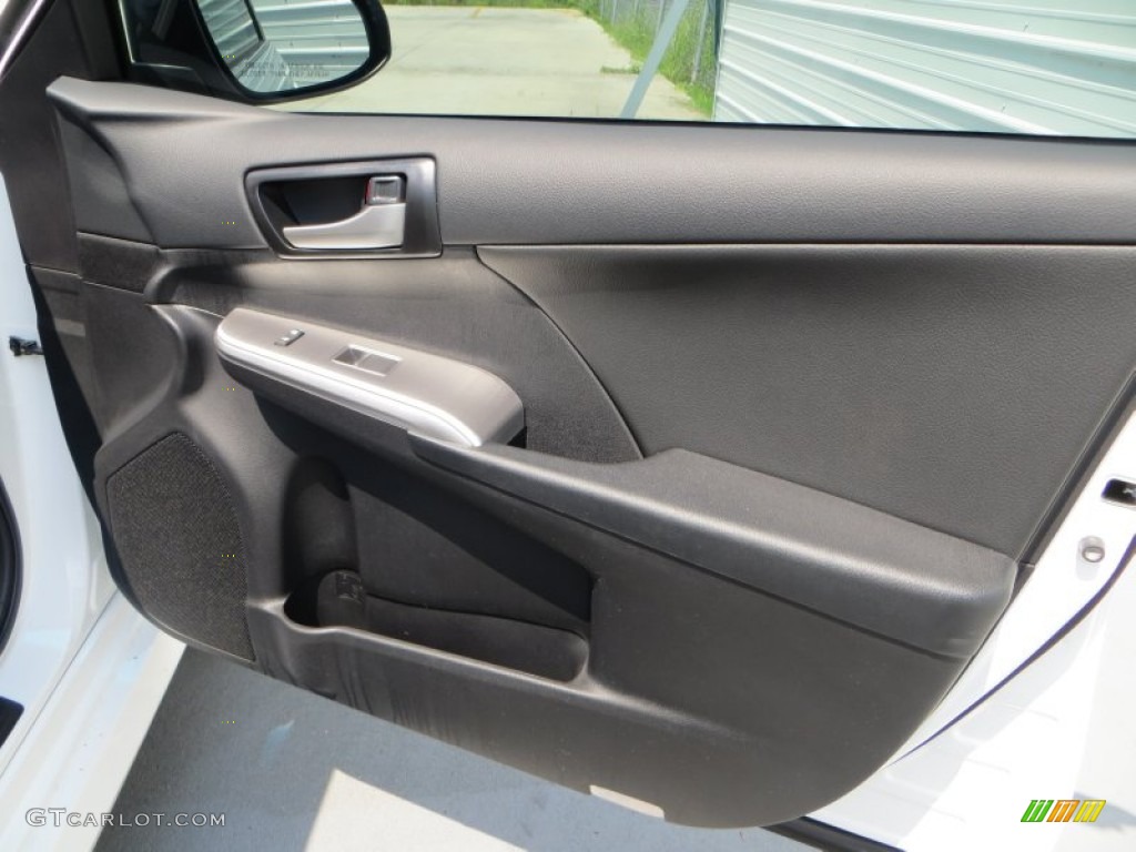 2013 Camry SE - Super White / Black photo #15