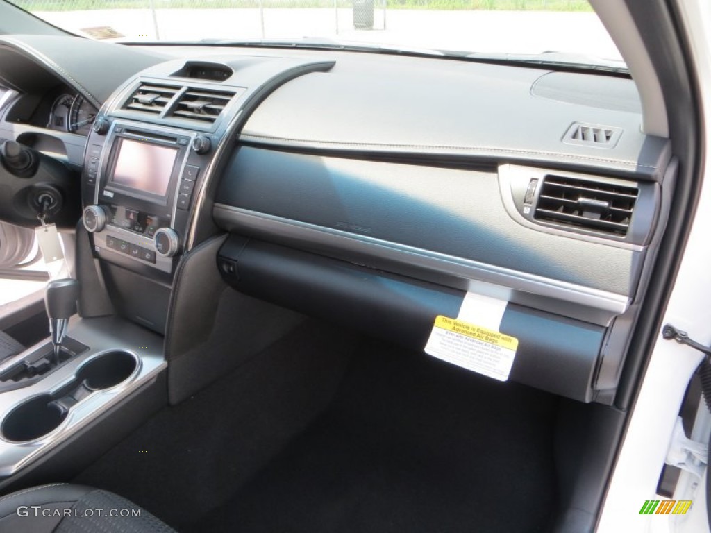 2013 Camry SE - Super White / Black photo #16