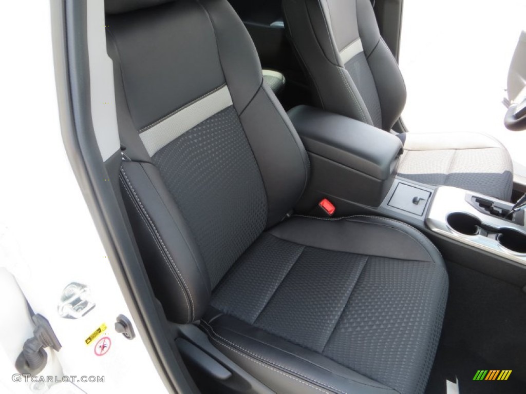 2013 Camry SE - Super White / Black photo #17
