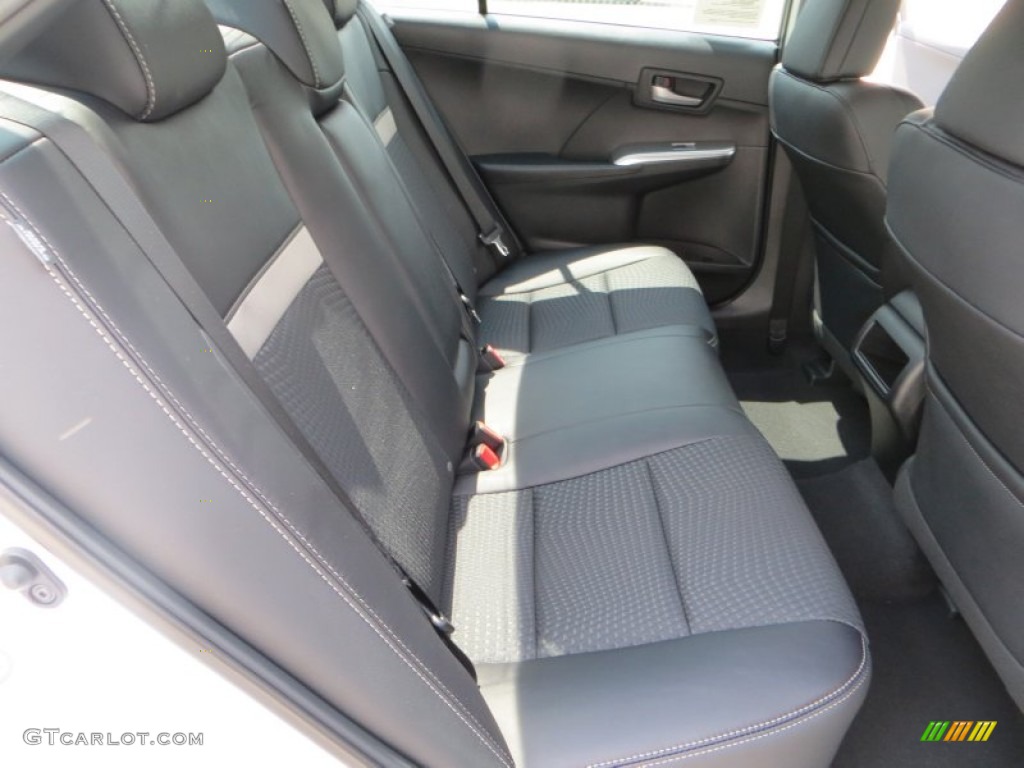 2013 Camry SE - Super White / Black photo #19