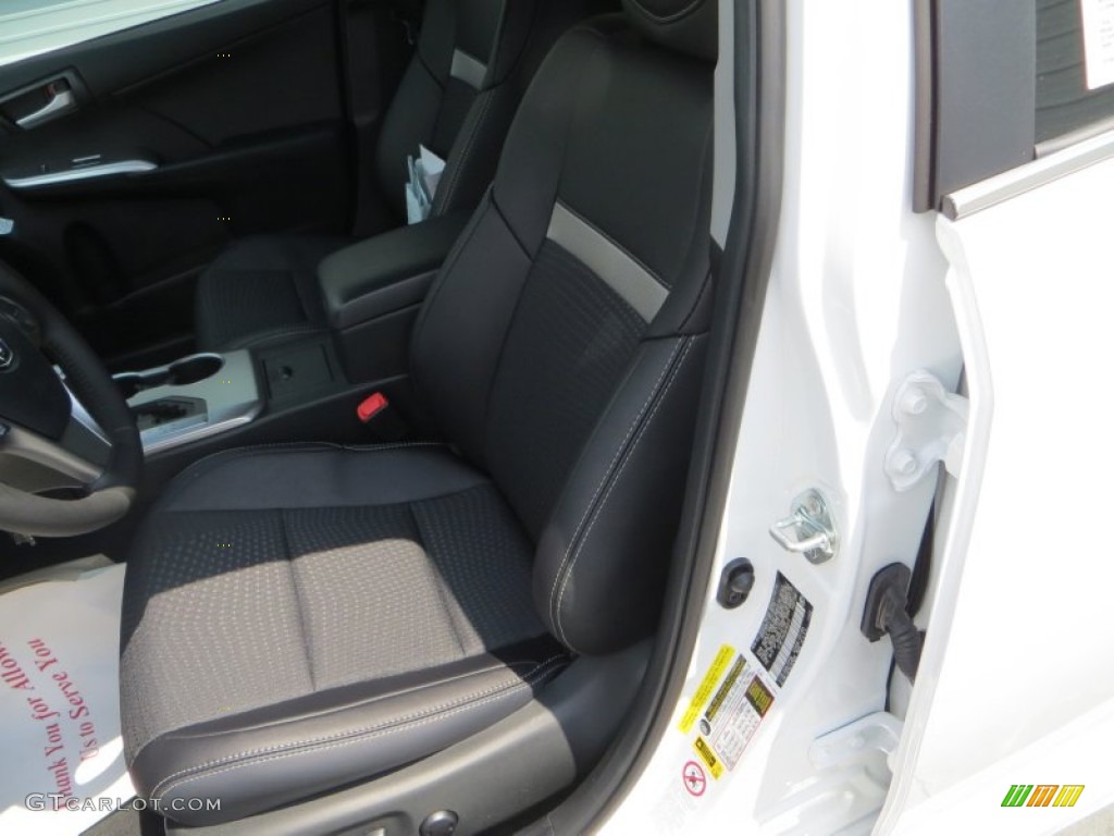 2013 Camry SE - Super White / Black photo #22