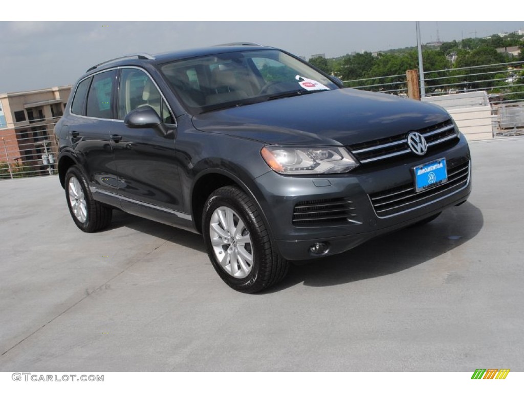 2013 Touareg TDI Sport 4XMotion - Dark Flint Metallic / Cornsilk Beige photo #1