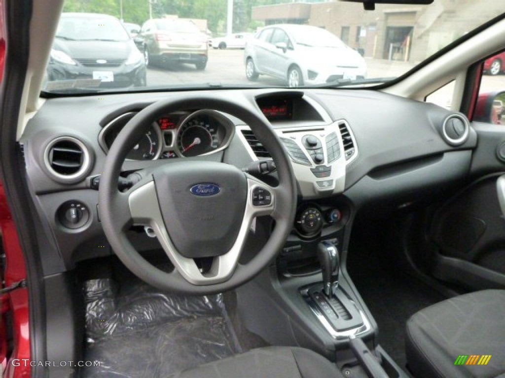 2013 Fiesta SE Hatchback - Ruby Red / Charcoal Black photo #10