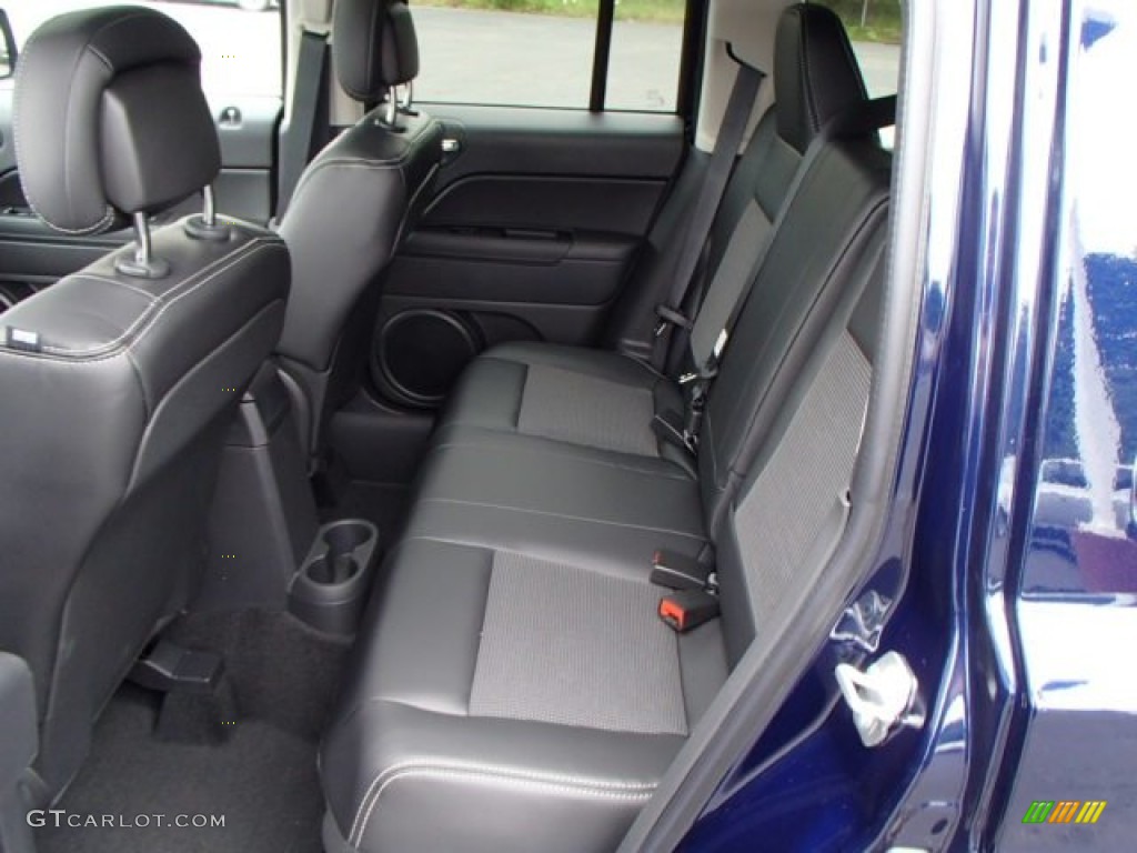 2014 Patriot Freedom Edition 4x4 - True Blue Pearl / Freedom Edition Dark Slate Gray/Silver Stitching photo #14