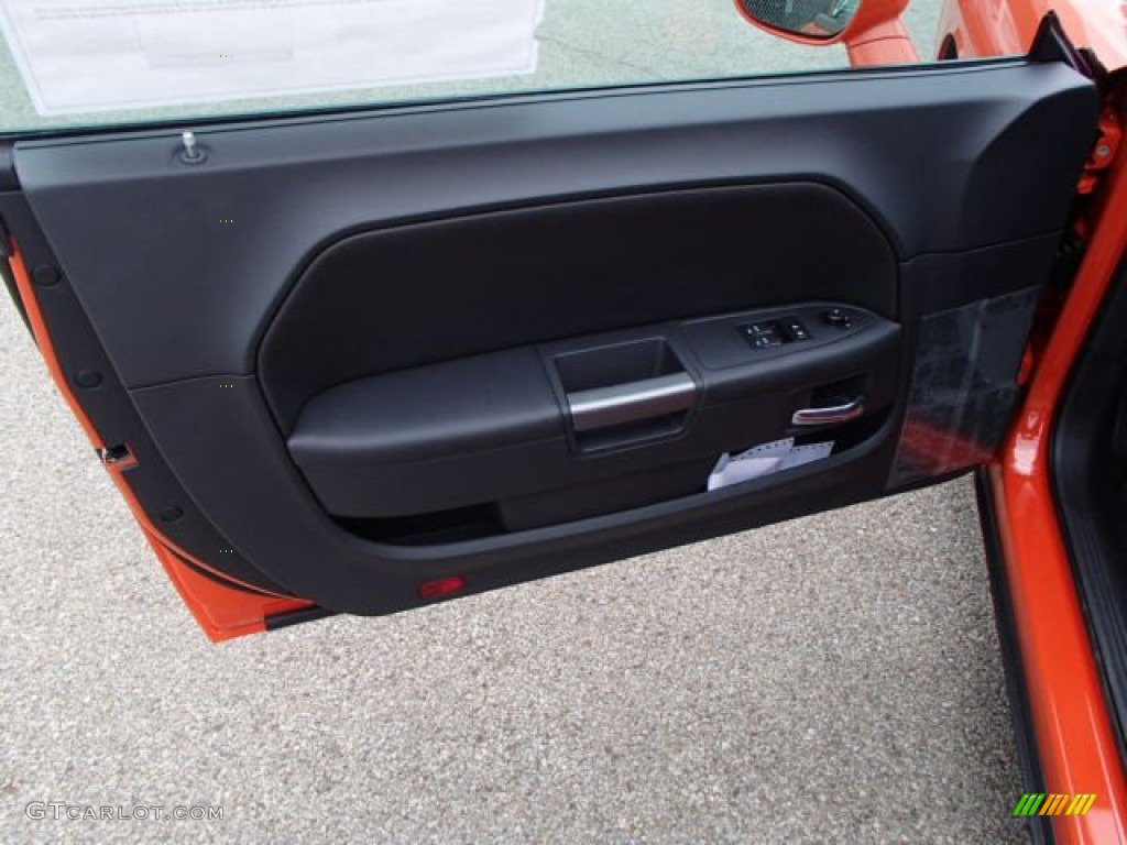 2013 Dodge Challenger R/T Door Panel Photos