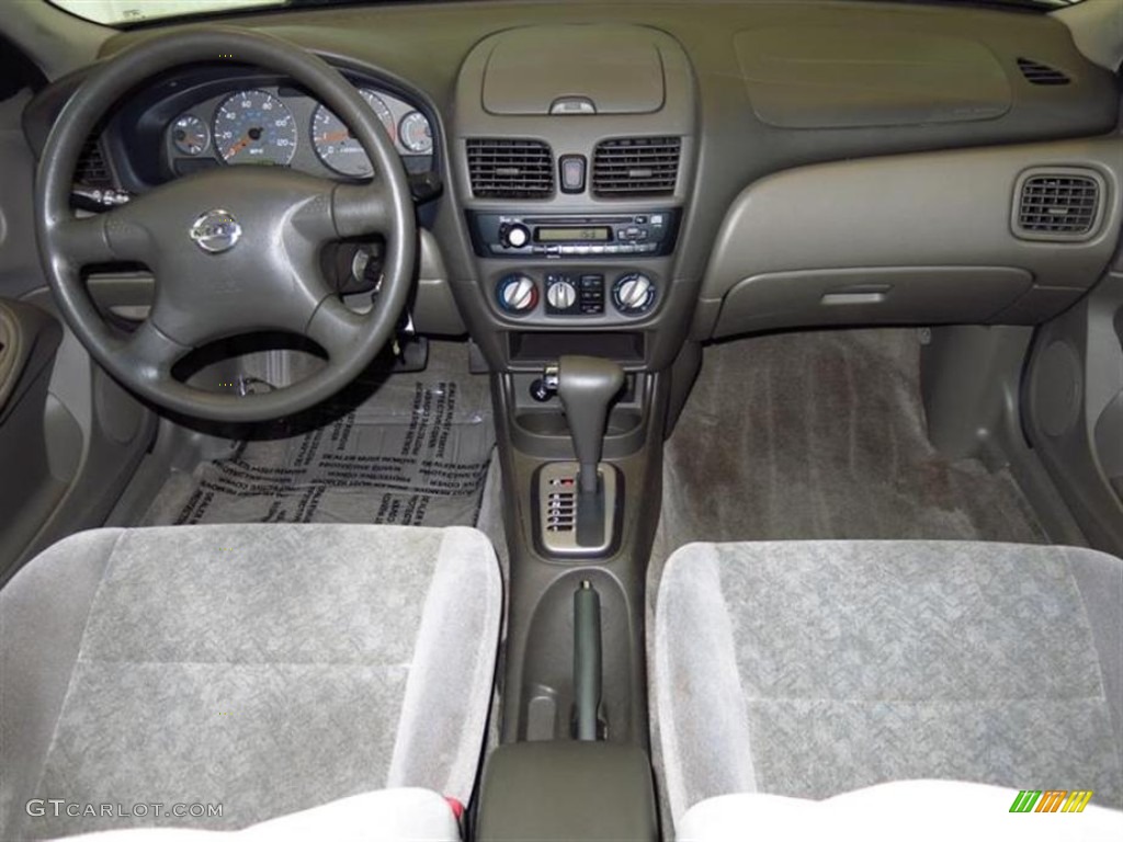 2003 Nissan Sentra GXE Dashboard Photos