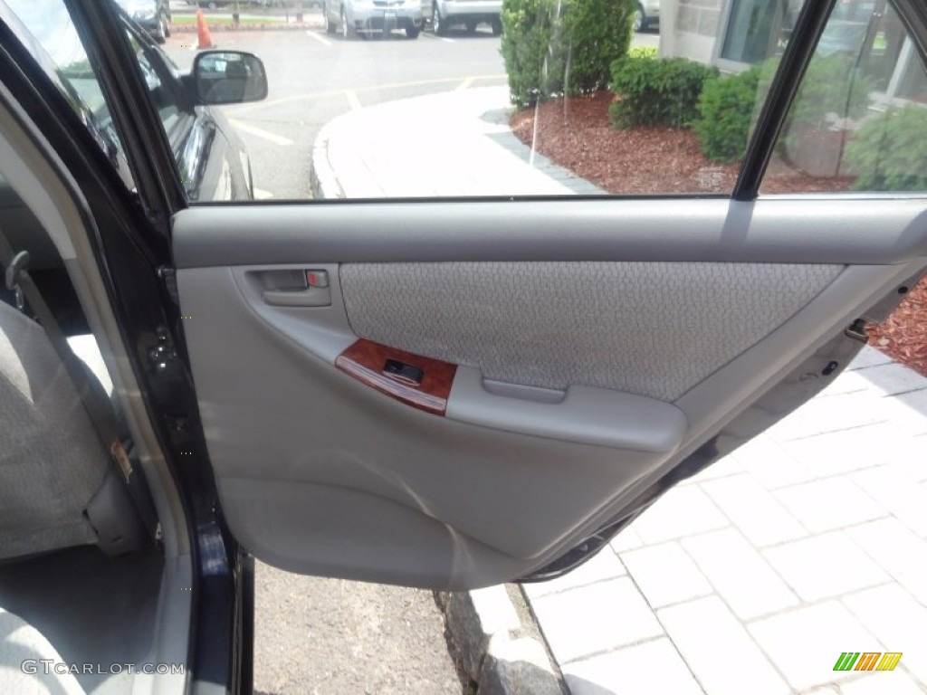 2004 Corolla LE - Black / Light Gray photo #17